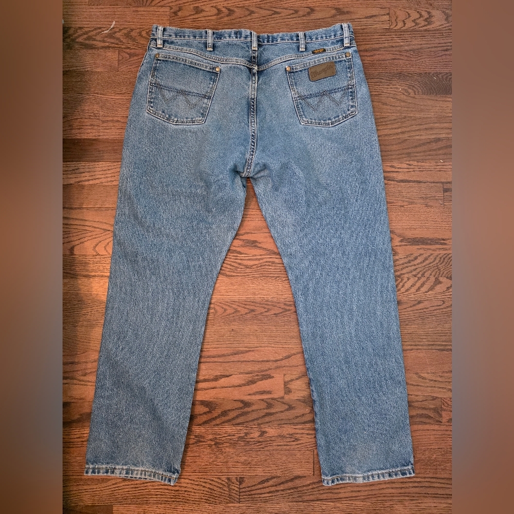 Wrangler Men's Light Blue Relaxed Fit Jeans